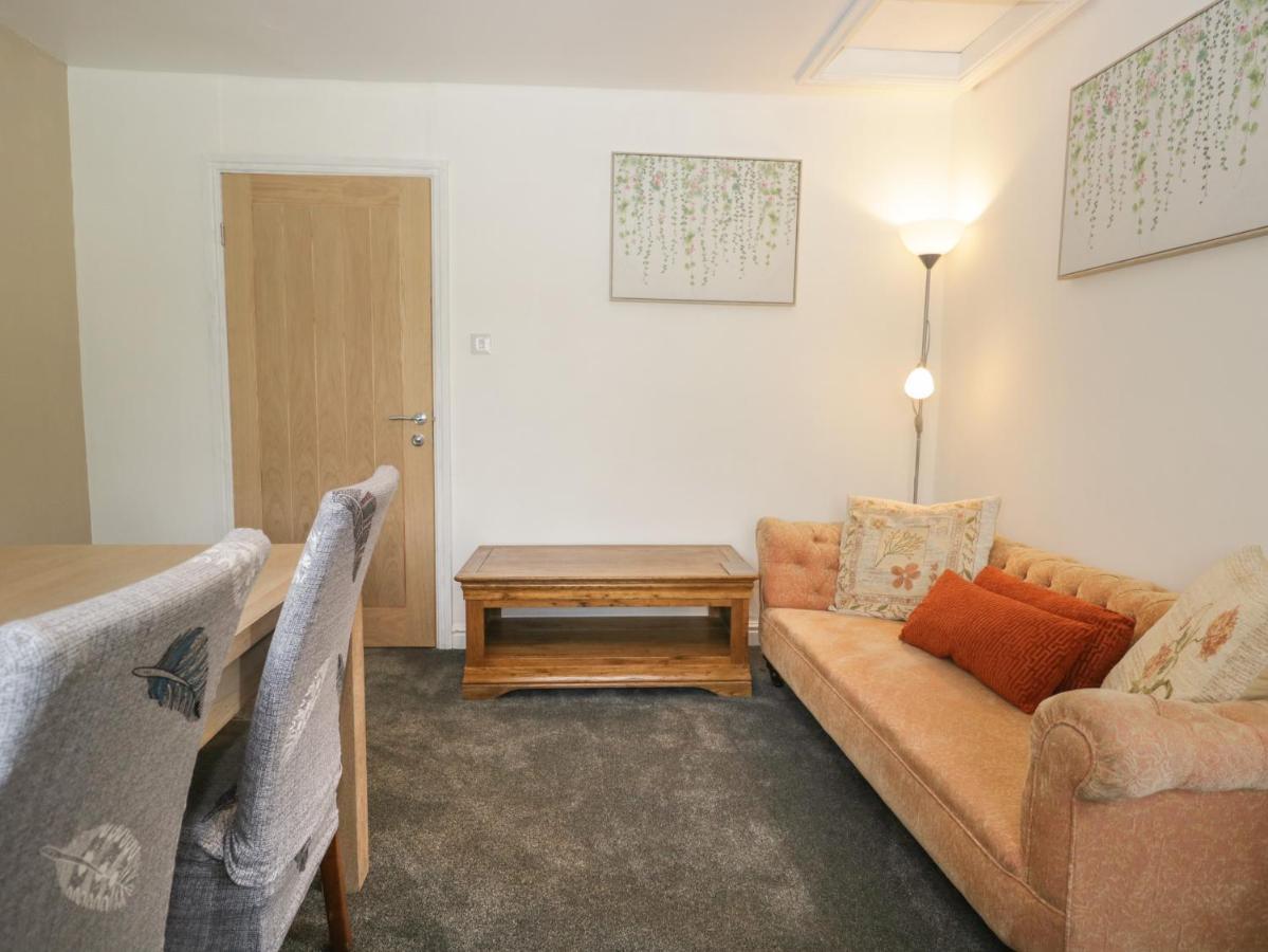 Вилла 26 Hycemoor Way Милом Экстерьер фото